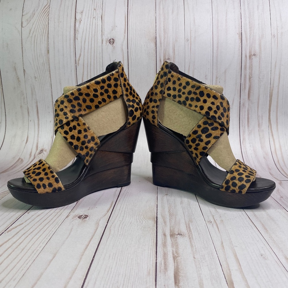 📍Dian Von Furstenberg Pony print strappy Wedges
